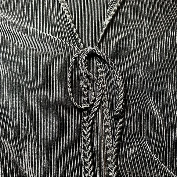 EUC Tie-Front Blouse Top - Picture 4 of 4